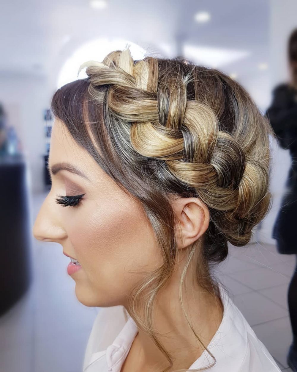 15 Prettiest Halo Braid Hairstyles To Copy PDI P