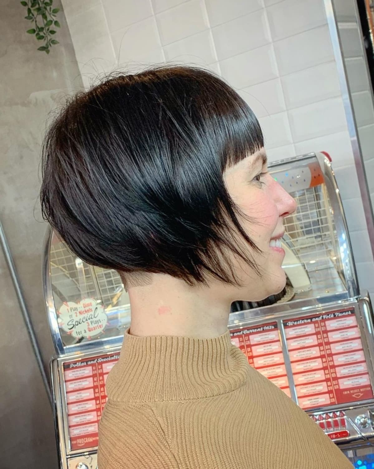 23 Best Angled Bob with Bangs Hairstyles You Gotta See