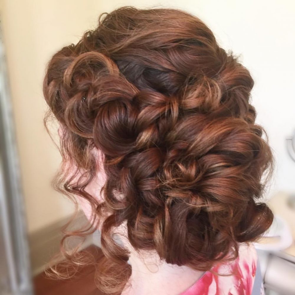 18 Stunning Naturally Curly Hairstyles for Prom You&#8217;ll Love