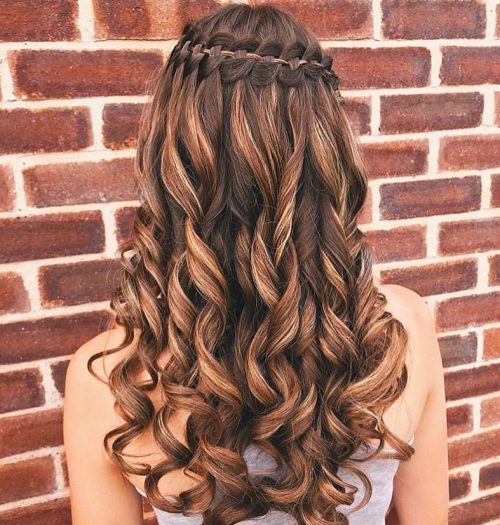18 Stunning Naturally Curly Hairstyles for Prom You&#8217;ll Love