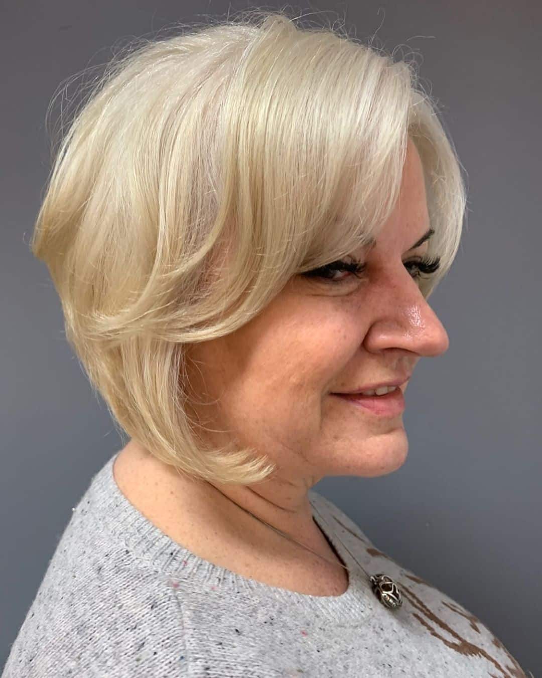 15 short hairstyles for weight loss for women over 50 with a round face