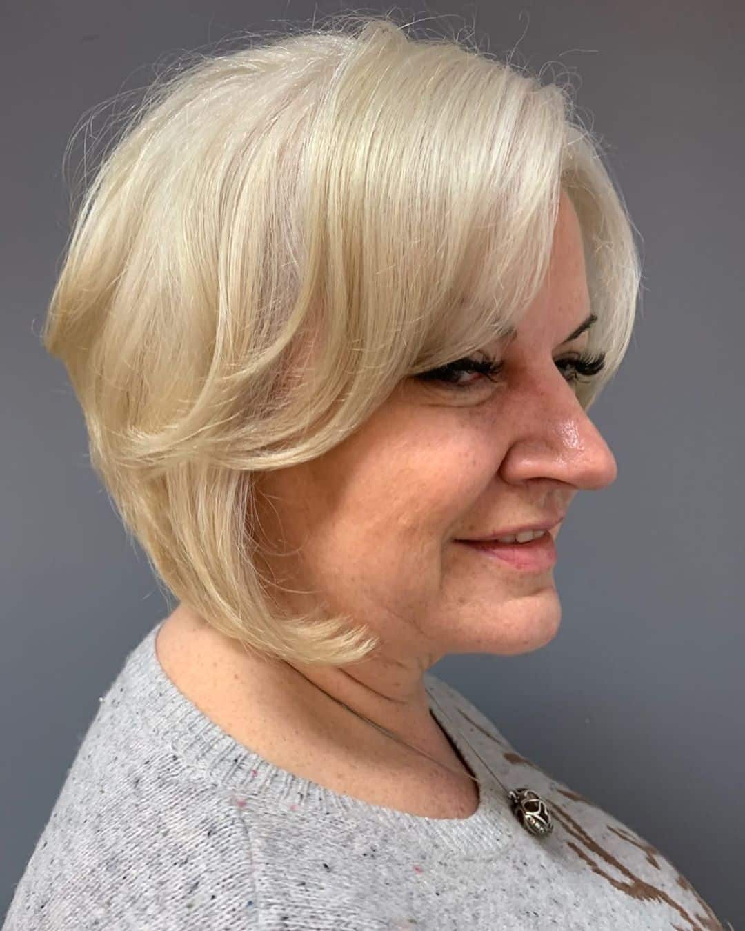 19 Flattering Hairstyles For Women Over 60 With Round 3486