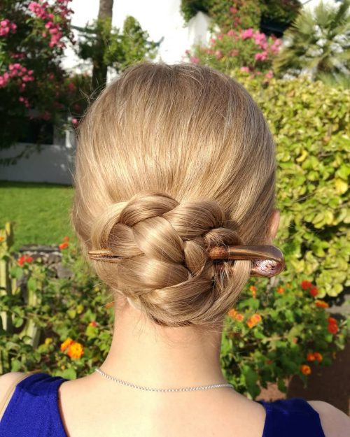 28 Cute &#038; Easy Updos for Long Hair You Have to See!