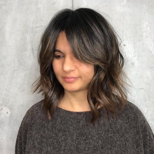 28 Flattering Medium Hairstyles for Round Faces