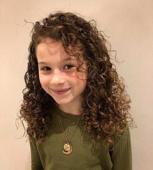 19 Cute &#038; Easy Hairstyles for Curly Hair Girls