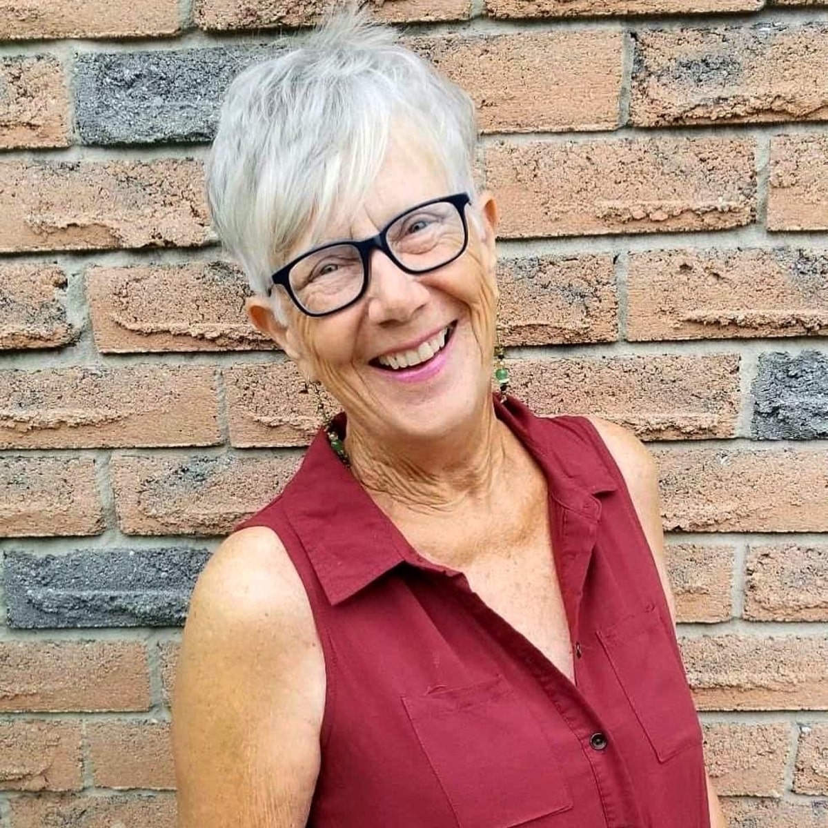 15 Flattering Short Hairstyles For Women Over 60 With Glasses 