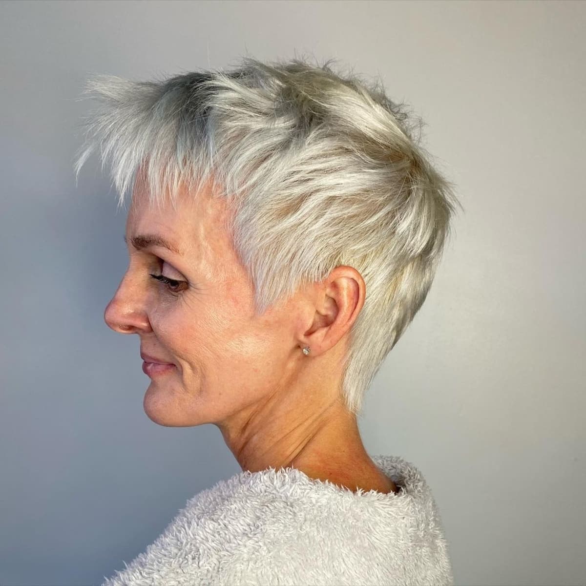 15 Best Pixie Haircuts for Women Over 60 (2021 Trends)