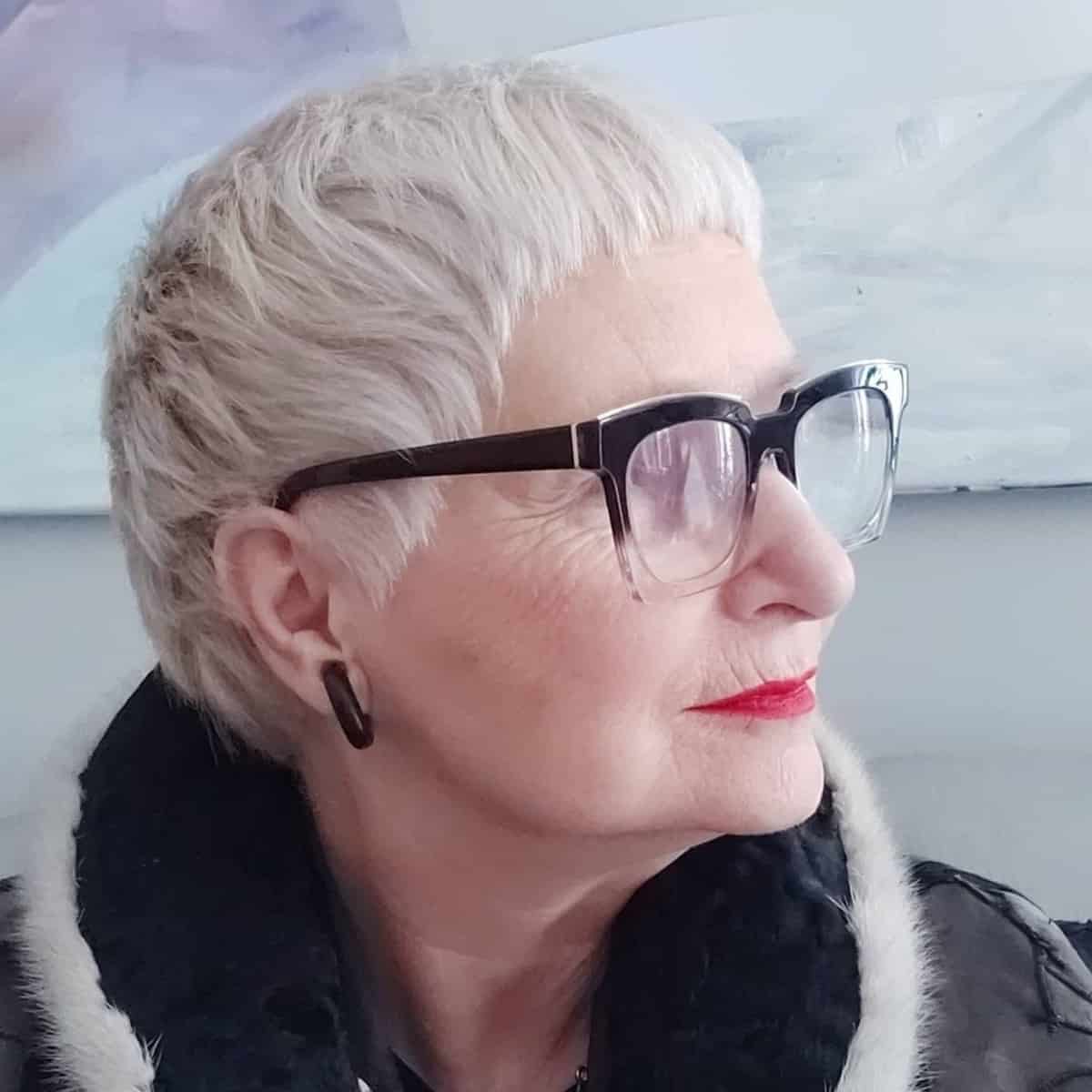 15 Flattering Short Hairstyles for Women Over 60 with Glasses
