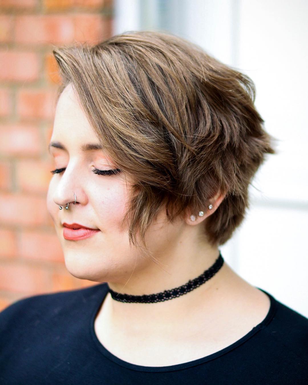 28 Most Flattering Short Hairstyles for Round Faces