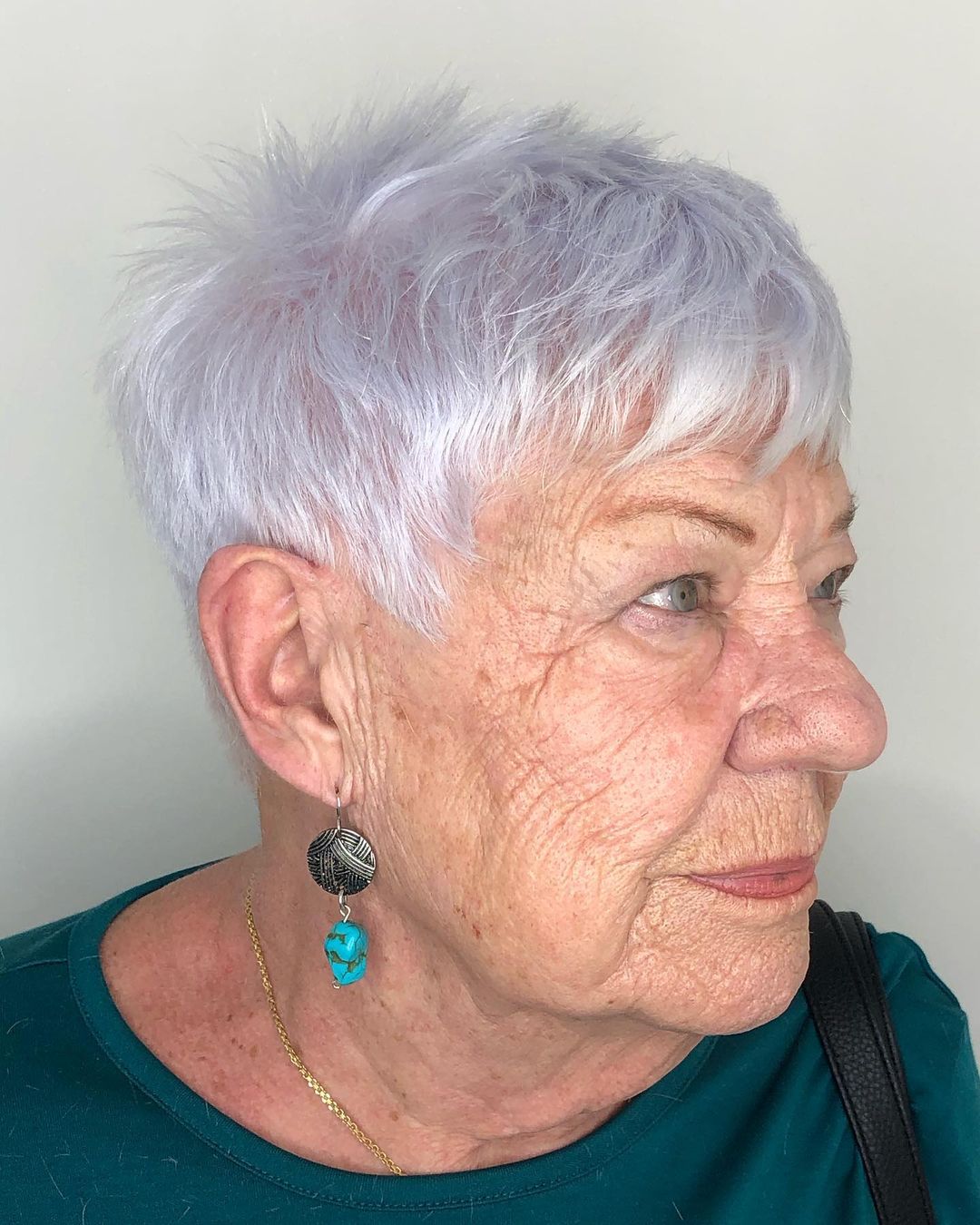 18 Modern Haircuts for Women Over 70 to Look Younger