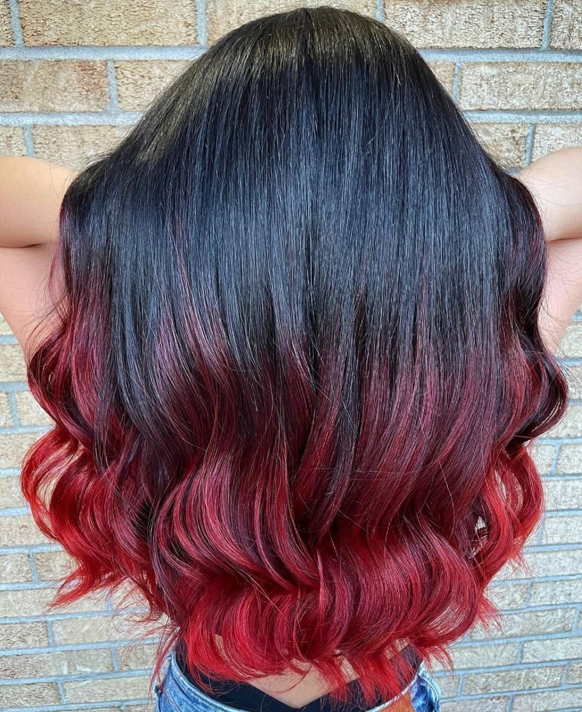 18 Best Black Hair with Red Highlights for Eye-Catching Contrast